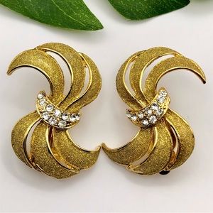 Vintage Wave Ribbon Rhinestone Gold Tone Glitter Clip On Earrings Retro Wearable